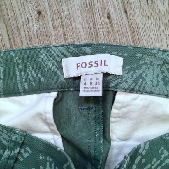 Fossil Green Patterned Cuffed Shorts Size 4 - Picture 3 of 3